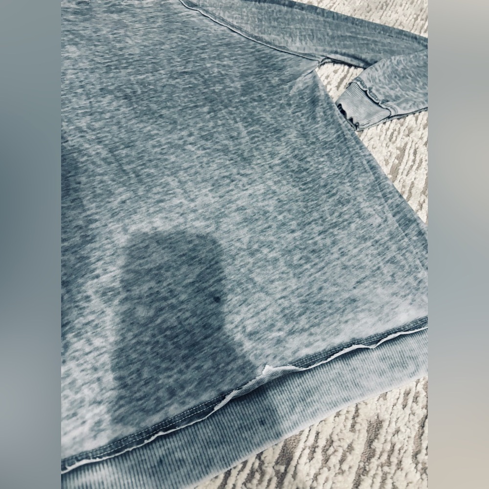 Burnt Out / Distressed Pullover.  Small - Picture 6 of 13